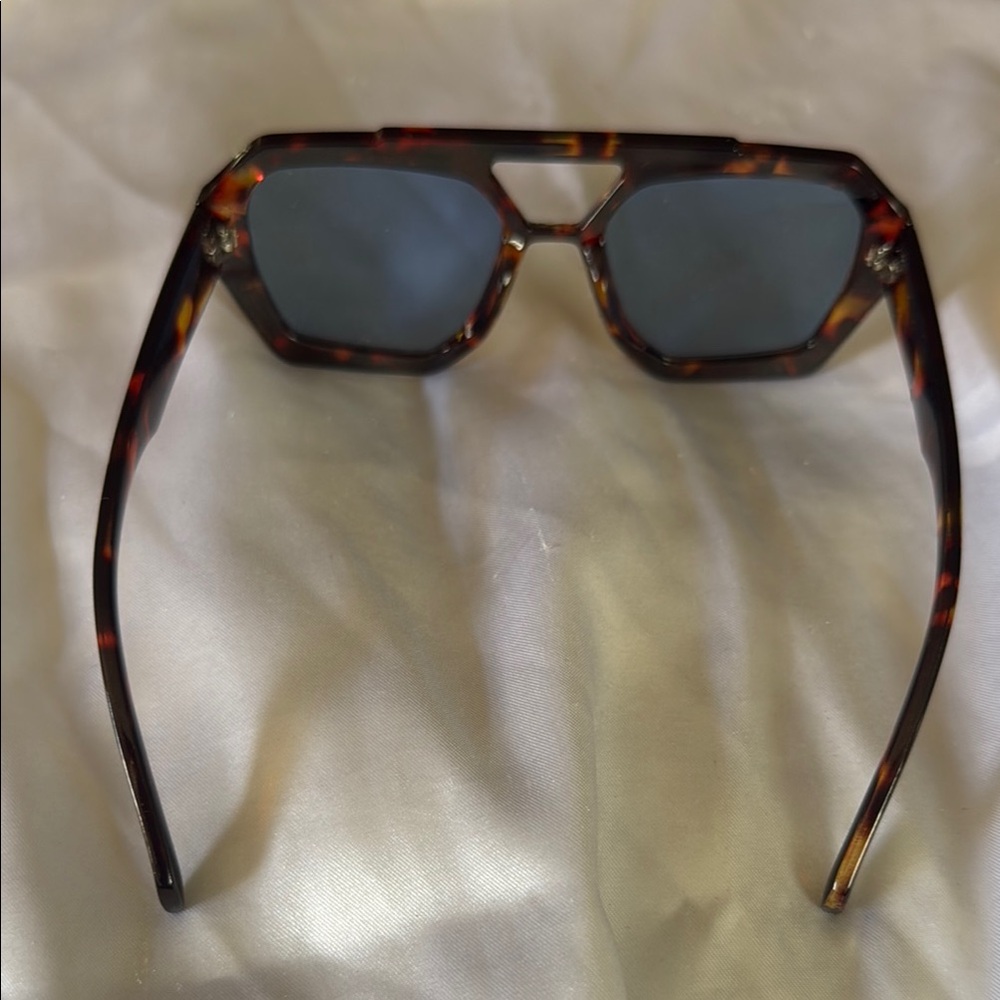 Tortoise Shell Sunglasses - Picture 3 of 4